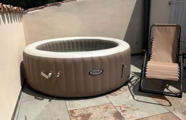 Appartement chaleureux avec jacuzzi-Terrasses rooftop-Rafraîchisseur-Parking-wifi - Foto 6