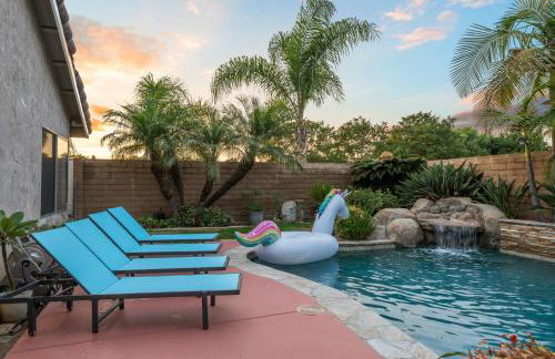 Entire Private Home with 4 Bedrooms, Pool, Hot Tub, King Bed, Garage, Available Now - Foto 26