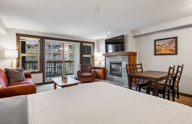 CENTRALLY Located 3-Br Home | TRUE Ski In/Out | FREE access to Pools & Hot Tubs - Photo 11