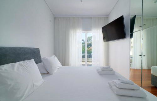 Luxury Villa with Pool, BBQ & Garden in Vouliagmeni - Foto 16