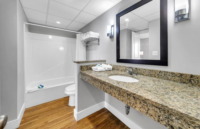 Edgewater Tower 1-305 - Foto 69