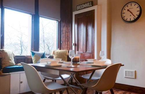 Beautiful, traditional 2 bed flat w free parking - Pass the Keys - Photo 11