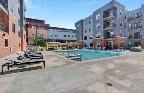 Washer & Dryer with Free Underground Parking with a Pool - Foto 23