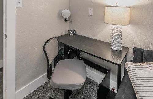 Cozy 2BR Farmhouse Apt - Sleeps 8 - FREE Parking! - Photo 23