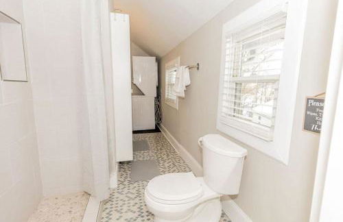 Cozy Riverfront Bungalow with Stunning Views - Foto 20