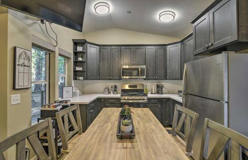 Secluded Butte Meadows Cabin with Deck and Grill! - Foto 7