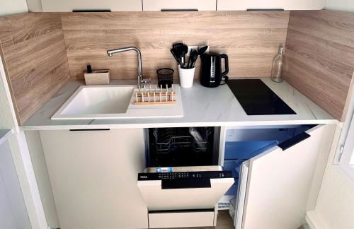 Modern 1 Bdr + Balcony + Free Parking + AC + Pool - Foto 10