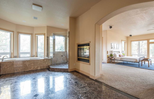 Powell by Avantstay Secluded Home Only 10 Mins From DT Bend w/ Hot Tub - Foto 3