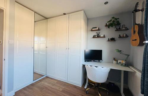 Stylish 2-Bed house, workspace & Easy London Access! - Foto 11