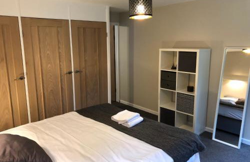 5 Bed Camberley Airport Accommodation - Foto 4