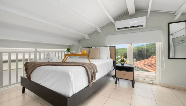 Newly Renovated Queen Bed Studio Loft Palmbeach - Foto 3, Habitación