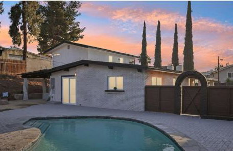 Half ACRE Lux Pool SPA with FIREPIT ARCADE Grill Sleeps 40 - Foto 7