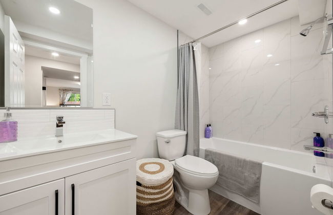 NEW Near Golf Yoga Classes Private Suite Wine - Photo 20