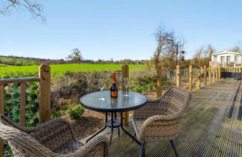 Peaceful Lake Retreat - Fishing Lakes, Heated Outdoor Swimming Pool 500yrds on Sister Park , Pool Open April to September - Foto 19