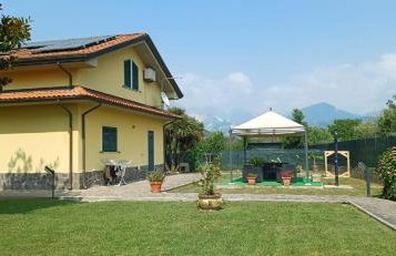 Charme rustico con ampio giardino e piscina con due camere - Foto 13
