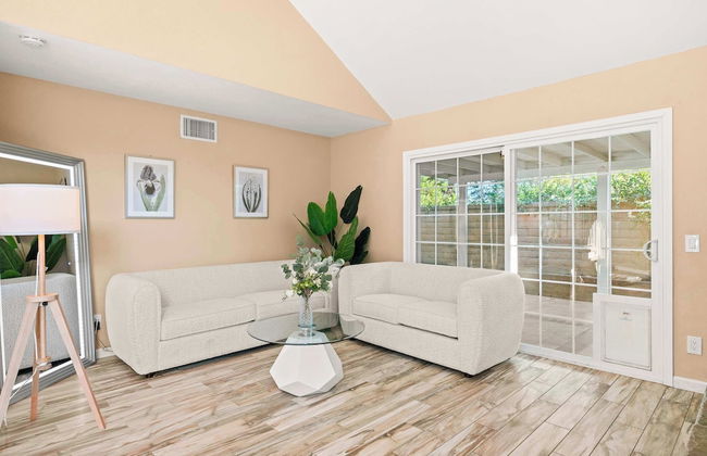 Spacious Retreat w Modern Decor and Private Yard - Photo 35