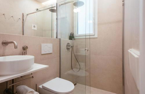 Newly Renovated Stylish Eixample - Great Location - Photo 23