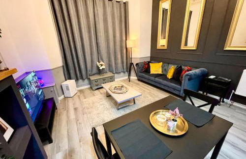 AdeamStays provides Beautiful centrally located 1 and 2 bed apartments on Liverpools Boulevard - Foto 65
