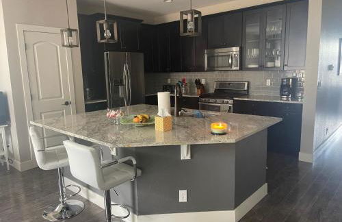 4BR Home close to Airport - Foto 2