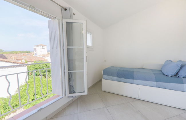 Superb Vacation Home With Pontoon - Photo 19