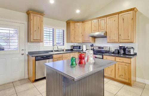 Hike, Golf and Ski Family Home in South Jordan - Foto 6