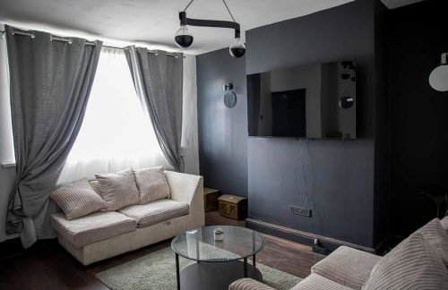 2BR Home in Manchester near Etihad Stadium with Parking - Foto 7