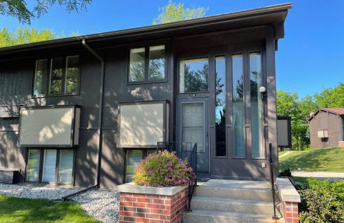 Newly Remodeled Mid-Century Modern Lake Condo - Foto 33