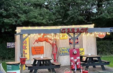 Patricia the Maltese Bus at Field of Dreams - Foto 8