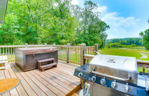 Riverfront Royal Home with Hot Tub and Fire Pits! - Foto 26