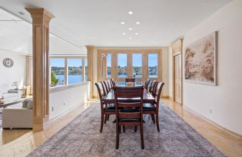 Stunning Waterfront Mansion with Pool and Hottub - Foto 29