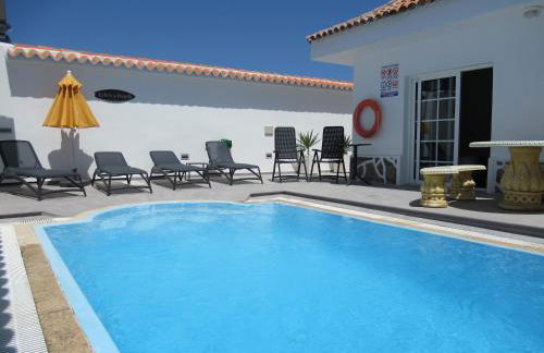 LAS ROSAS by RENTMEDANO Stunning luxury Chocolate Box villa with private heated pool & wifi - Foto 16