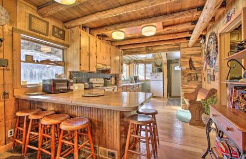 Sasquatch Inn Retreat Near Fishing and Hunting! - Foto 8