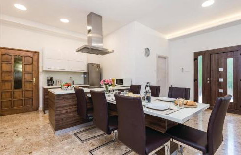 Cozy Home In Viskovo With Wifi - Photo 4