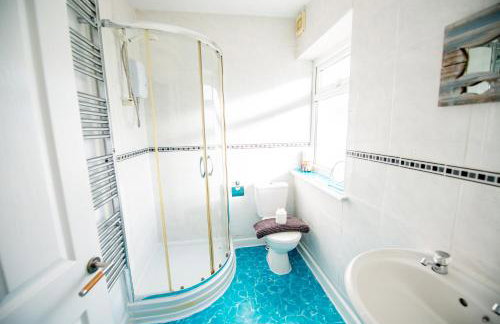 Seaside Home with Parking Near Tolcarne Beach - Foto 19