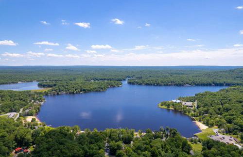 Pocono Lake Escape, includes Golf Cart, Firepit - Foto 78