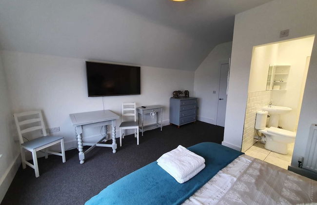 Riverdale House - 4 Bedrooms - Photo 3