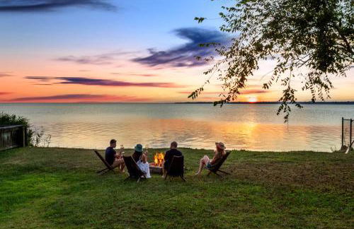 Waterfront Designer Retreat! Stunning Sunsets! Less than 5 minutes to the beach! - Foto 48