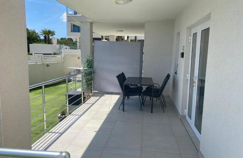 EllaVis Apartments - Photo 11