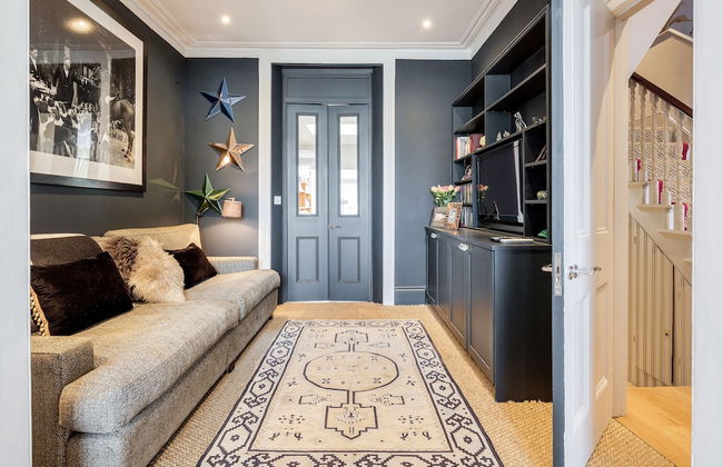 Exquisite Designers Abode - Photo 48