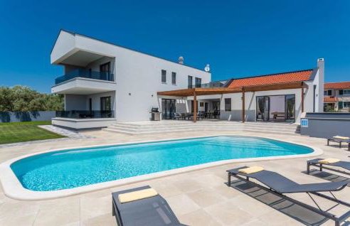 A lovely poolside villa in Krnica ideal for family - Foto 1