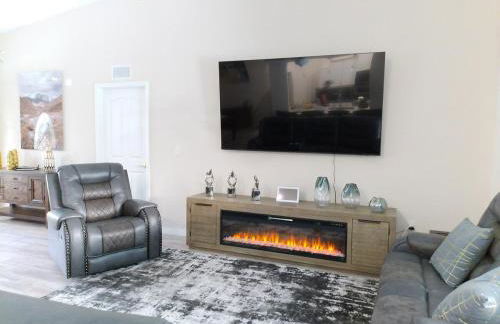 Villa Varona Resort, Heated Pool, Ping-Pong, Pool Table, Fire Pit and Pergola - Foto 33