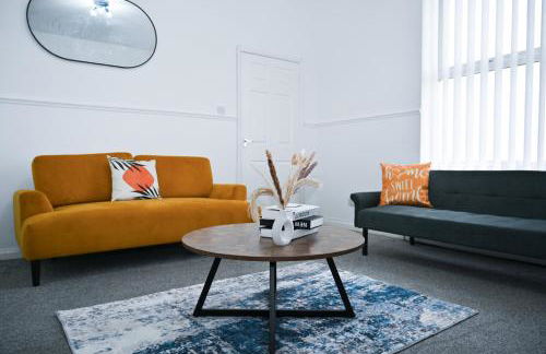 Contractor-Friendly 3Bed & Holiday Let - Walk to Metro - Free Driveway Parking, Sleeps 6 - Close to City Centre - Foto 1