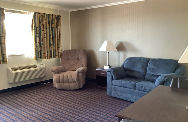 Silver Spur Vintage Inn & Suites - Photo 39