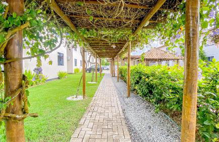 Aptos em condominio frente mar na praia de Taperapuã, atravessou a rua está na praia, aptos com 2 quartos com ar condicionado, internet privativa 300MBPS, 1 vaga de garagem, acomodam até 6 pessoas - Foto 10