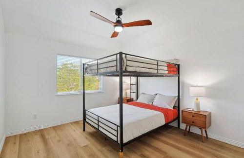 Wellness Oasis 5BR W Pool + Huge Yard + Fire Pit - Foto 39