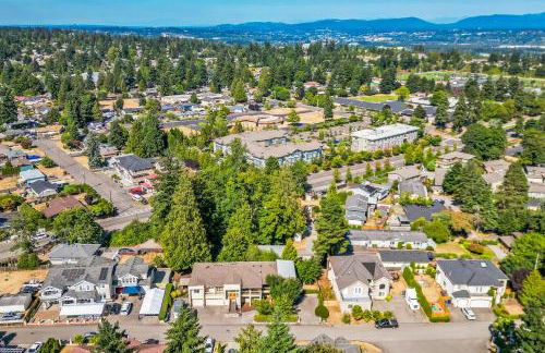 6 bedrooms, Walking distance to airport - Foto 43