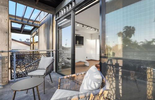 NEW Luxury Concrete Home Just Minutes from the Beach - Foto 26