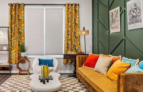 Chic Home with Large Private Yard! Hot Tub, Close To Downtown - Foto 3