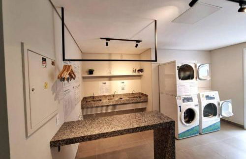 Ap10 Prático, confortável com wifi, piscina, rooftoop e academia em frente ao Metrô - Photo 34