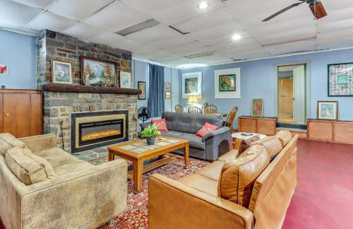 4 Mi to Mauch Chunk Lake Spacious Apt with Bar! - Foto 1